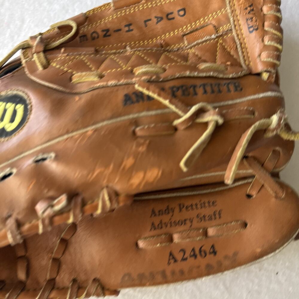 Wilson Andy Pettitte Staff Series A2464 Right Hand Thrower 11 1/2" Youth Glove